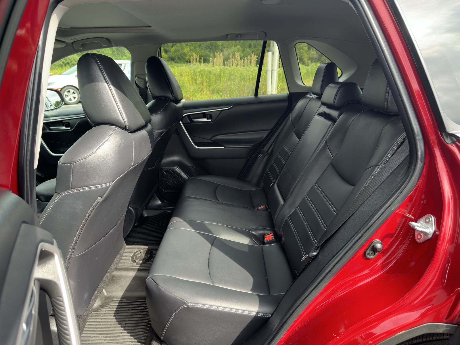 2024 Toyota RAV4 XLE Premium photo 19