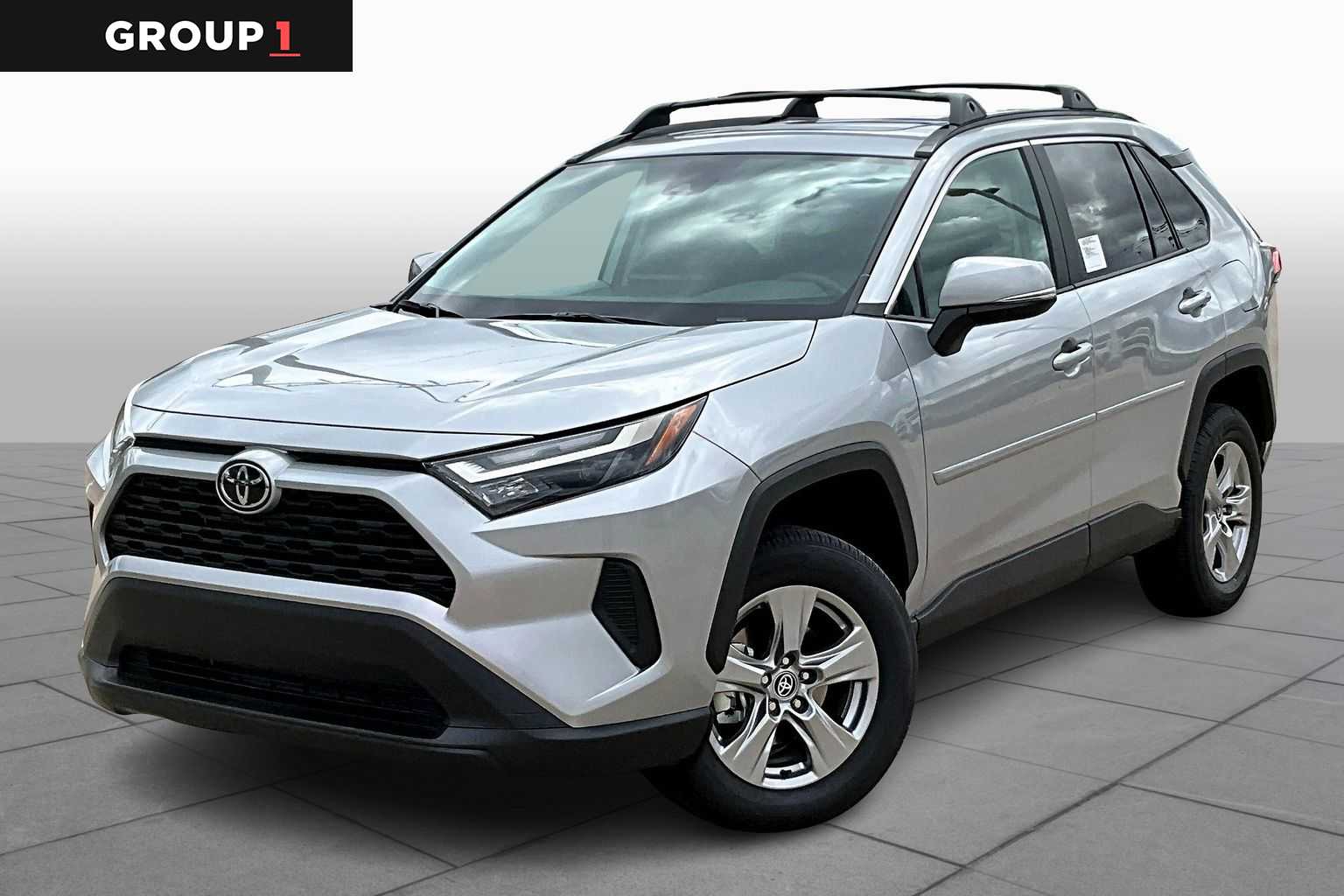 2025 Toyota RAV4 XLE's photo