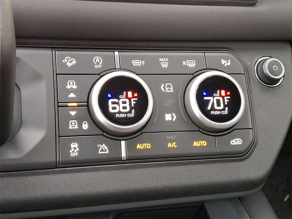 2025 Land Rover Defender 110 S photo 11