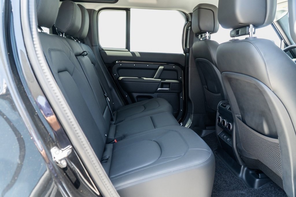 2025 Land Rover Defender 110 X-Dynamic SE photo 23