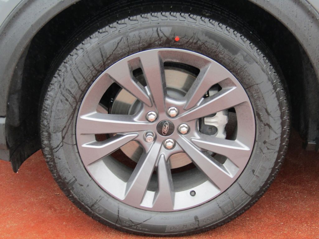 2025 Ford Explorer photo 4