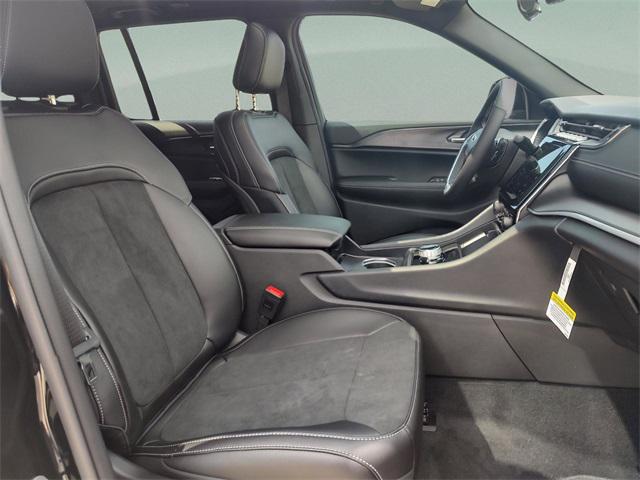 2025 Jeep Grand Cherokee Laredo Altitude photo 26