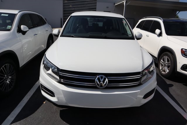 2017 Volkswagen Tiguan S photo 2