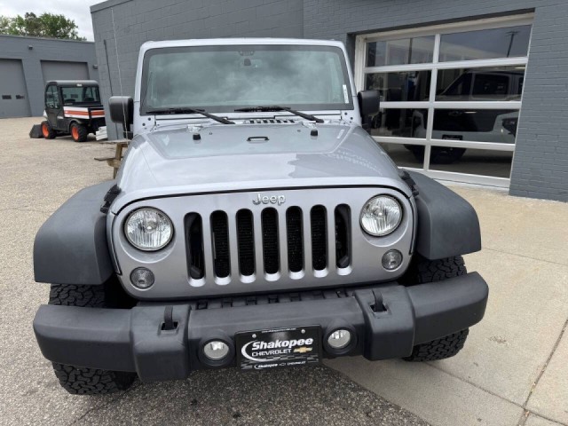 2014 Jeep Wrangler Unlimited Rubicon photo 2