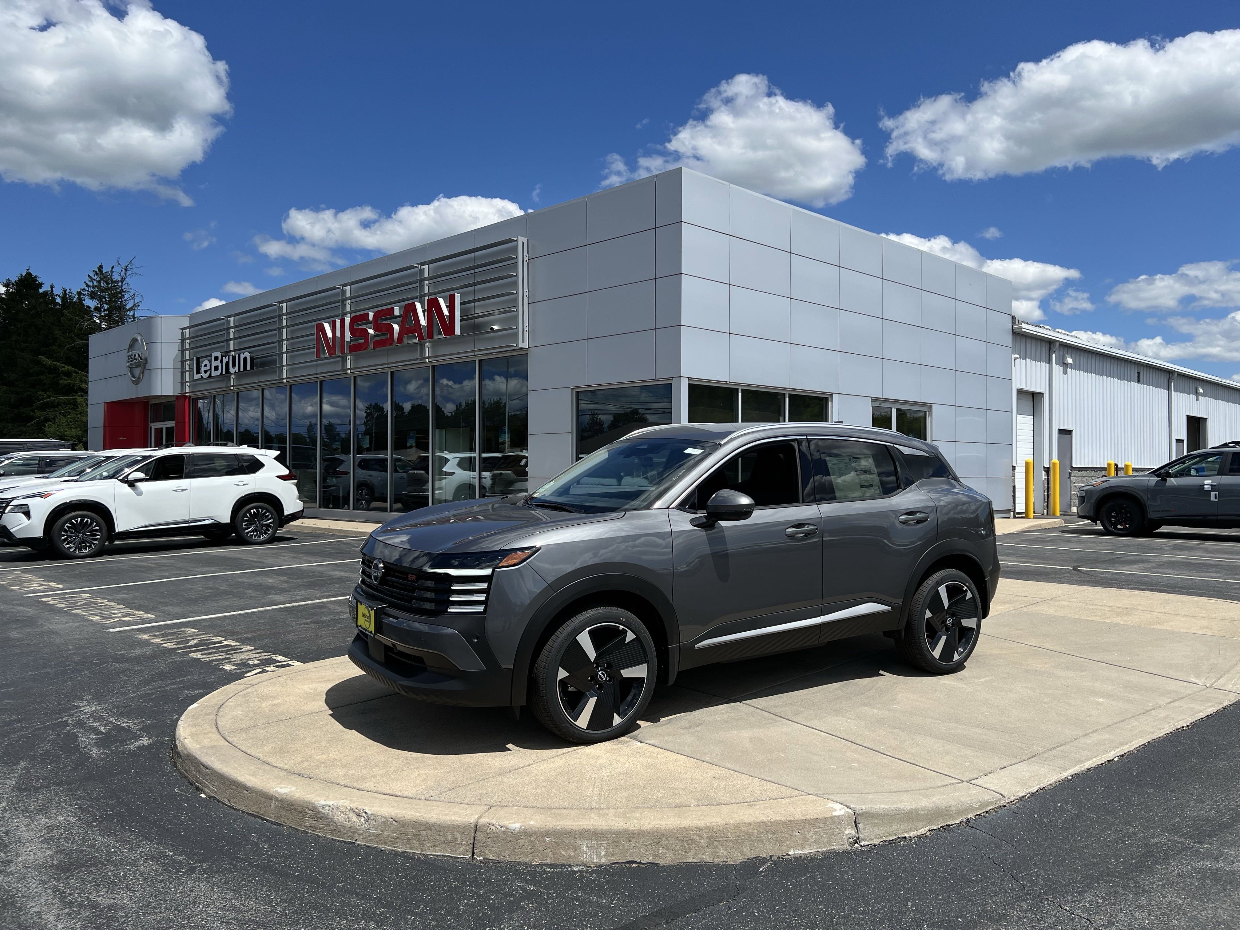 2025 Nissan Kicks SR AWD's photo