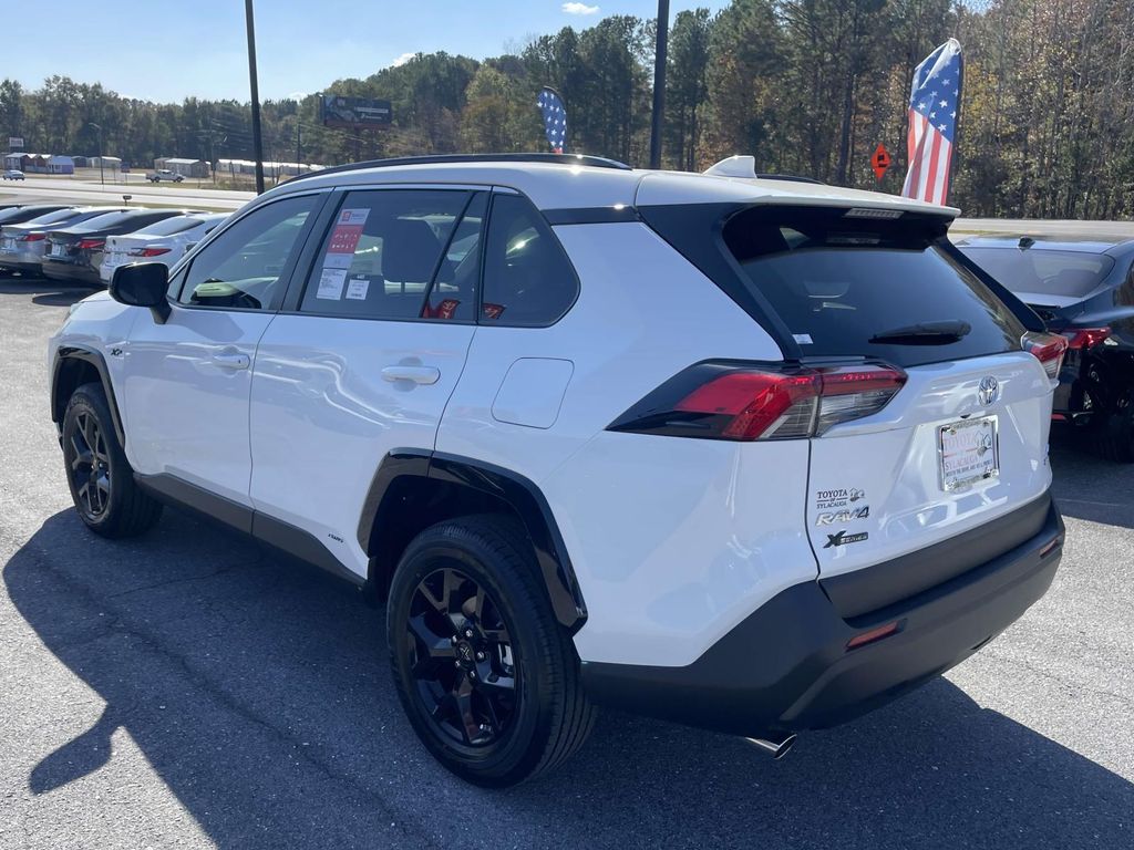 2025 Toyota RAV4 Hybrid LE photo 3
