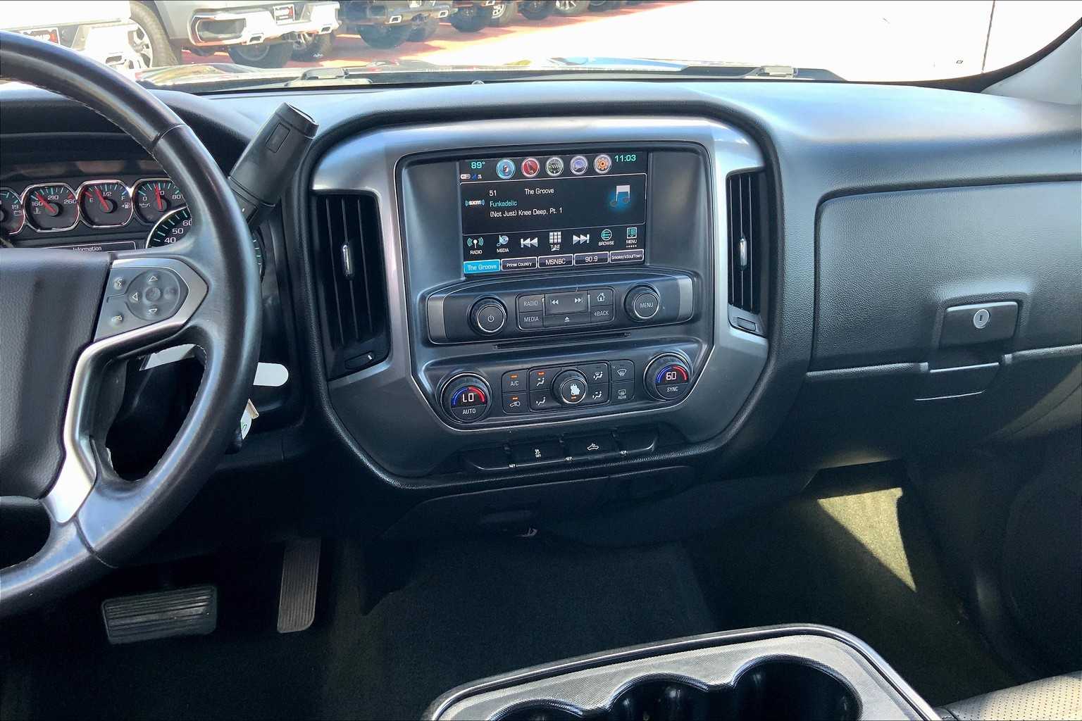 2017 Chevrolet Silverado 1500 LT photo 4
