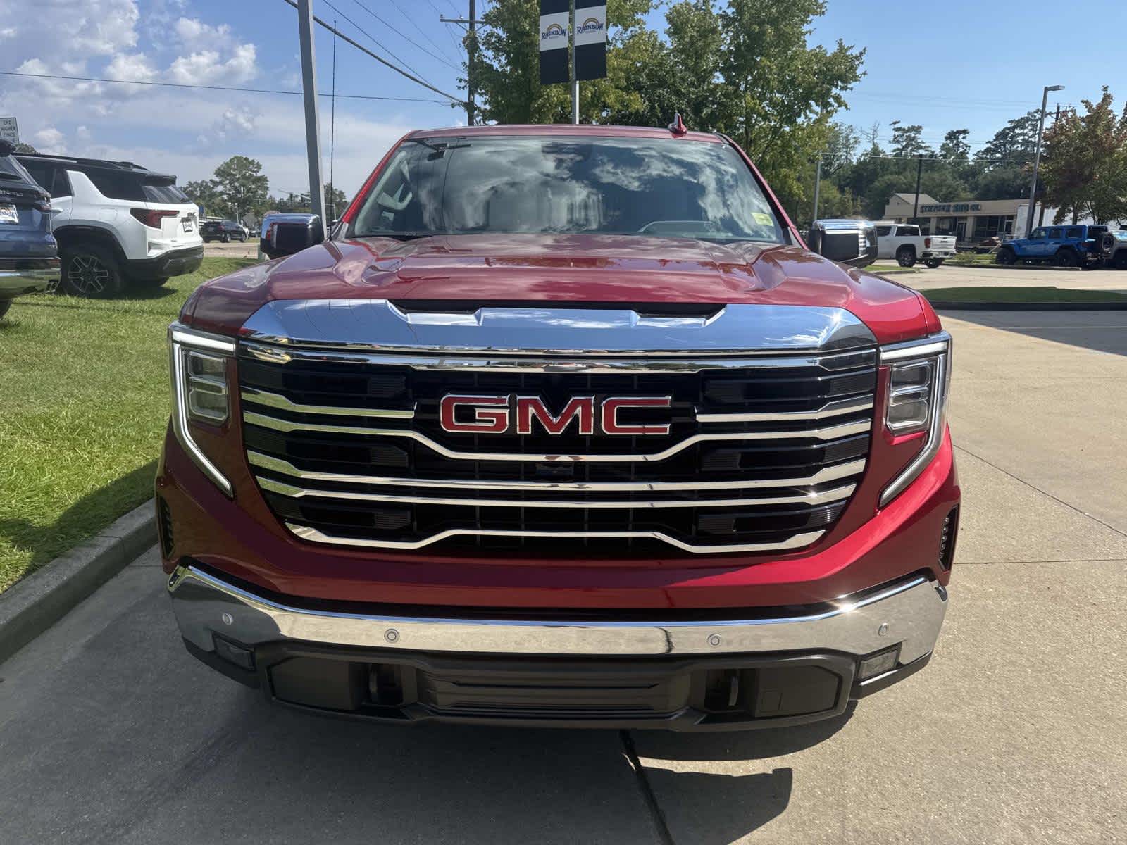 2026 Gmc Sierra SLT photo 2