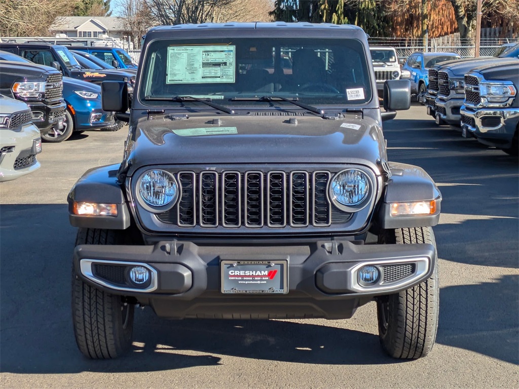 2025 Jeep Gladiator Sport photo 2