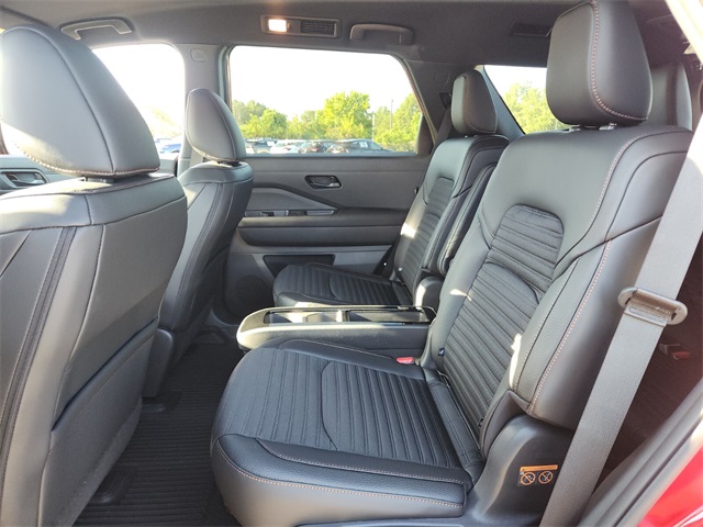 2025 Nissan Pathfinder Rock Creek photo 8