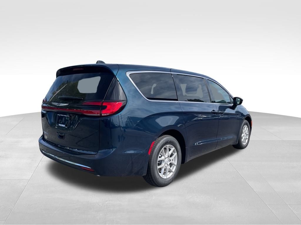 2025 Chrysler Pacifica photo 5