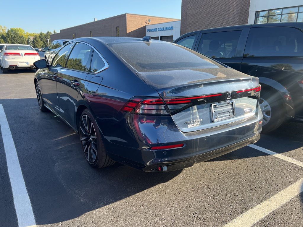 2025 Honda Accord Hybrid Touring photo 2