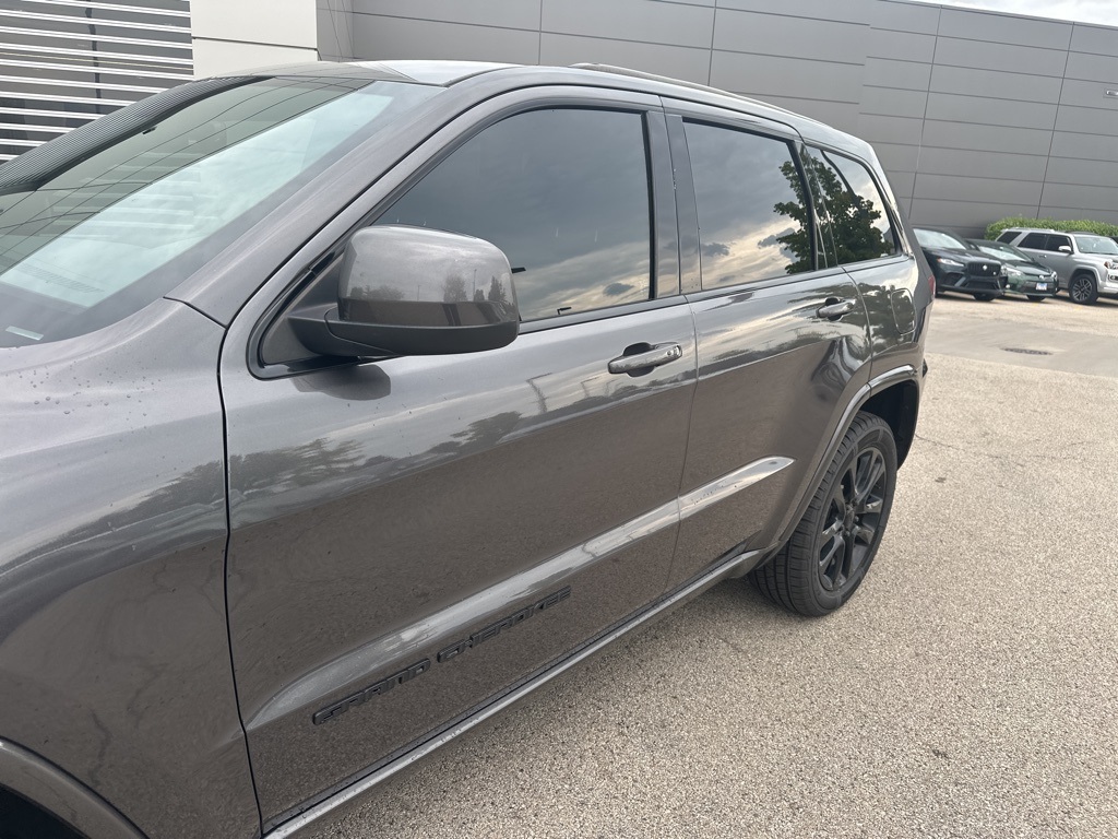 2020 Jeep Grand Cherokee Laredo photo 4