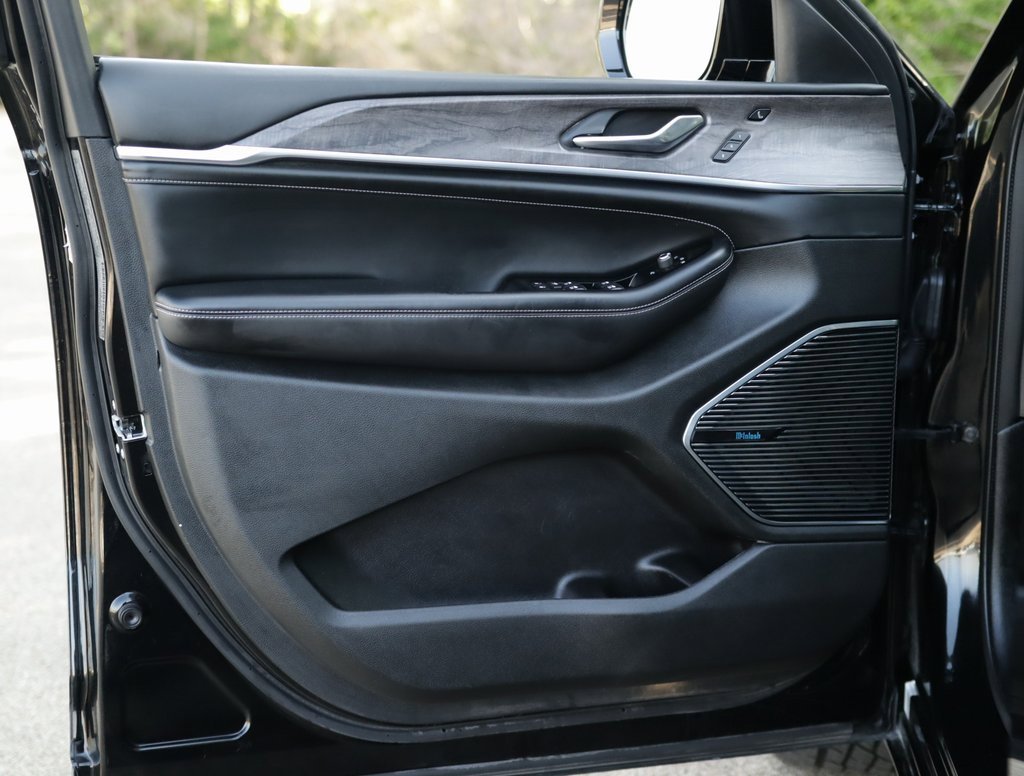 2022 Jeep Grand Cherokee Overland photo 29