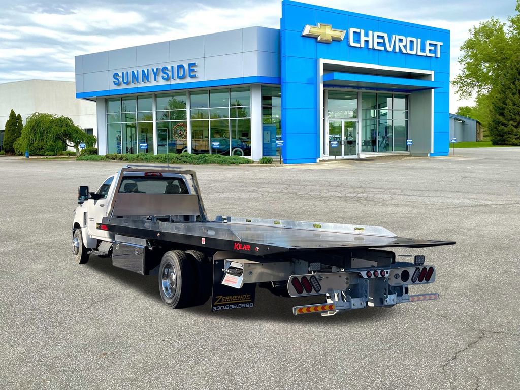 2023 Chevrolet Silverado 6500HD Work Truck photo 3