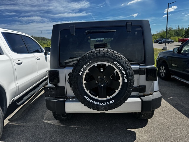 2014 Jeep Wrangler Unlimited Sahara photo 7