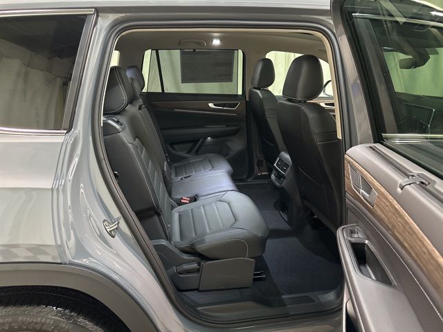 2025 Volkswagen Atlas SEL photo 32