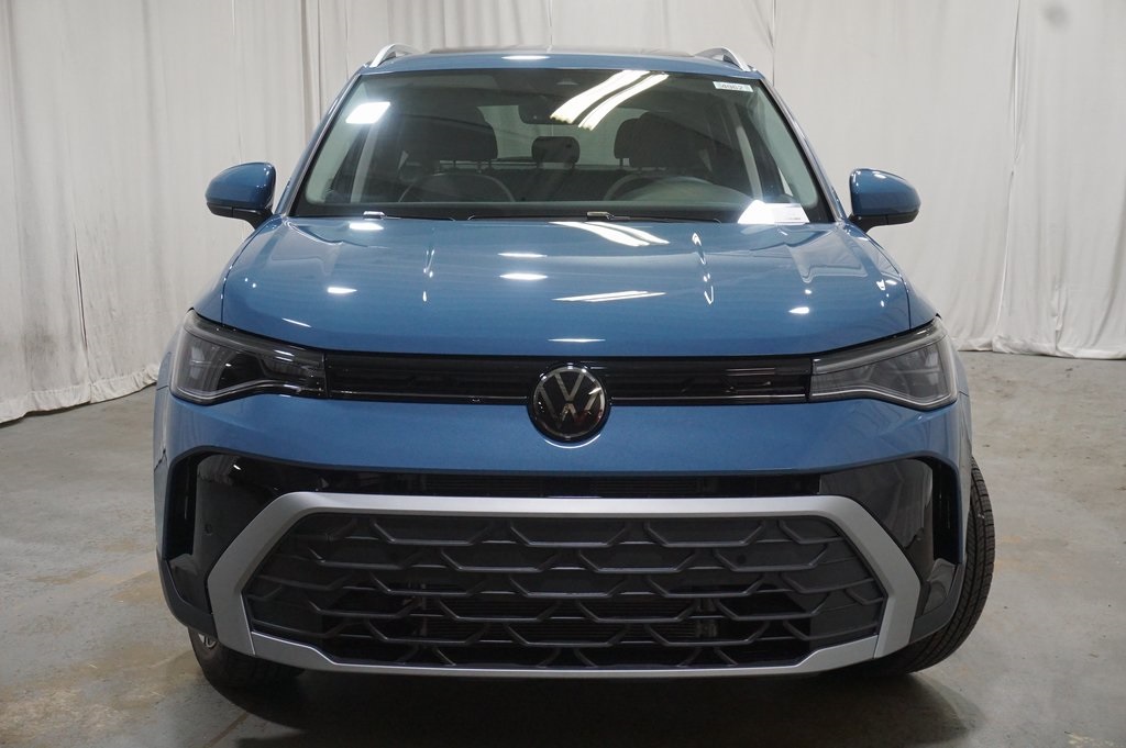 2025 Volkswagen Taos SE photo 2