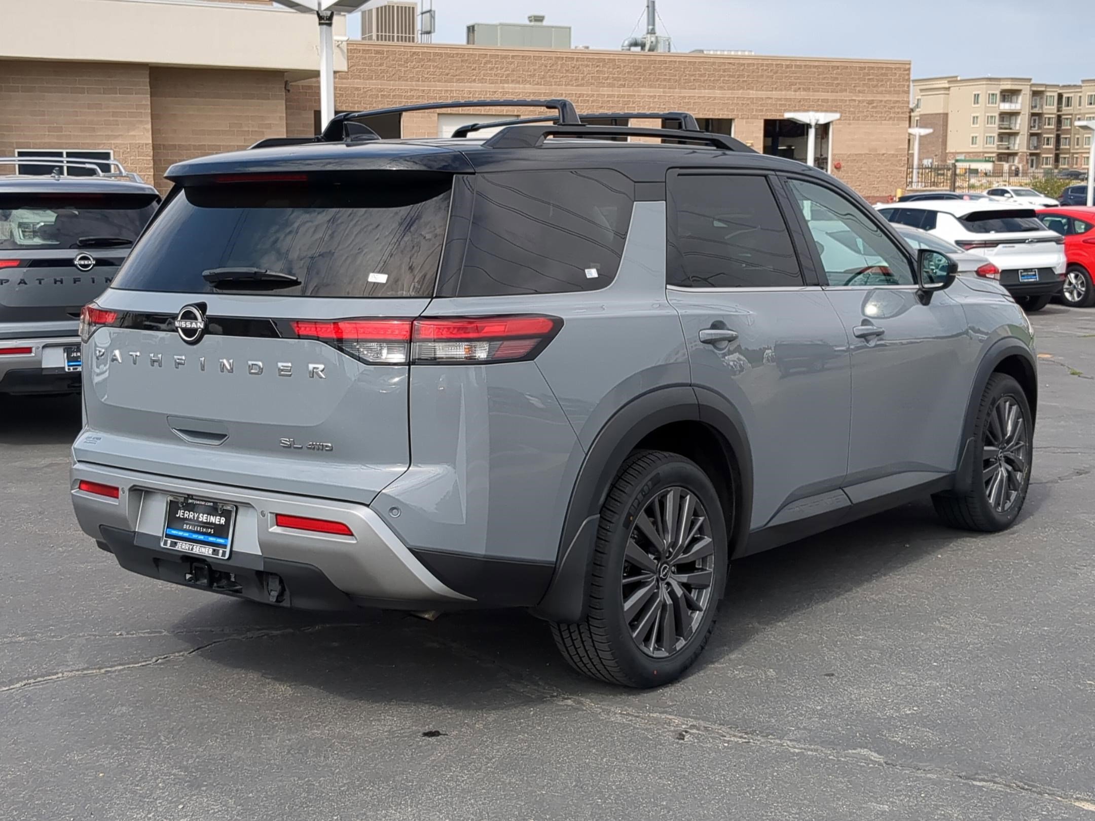2022 Nissan Pathfinder SL photo 5