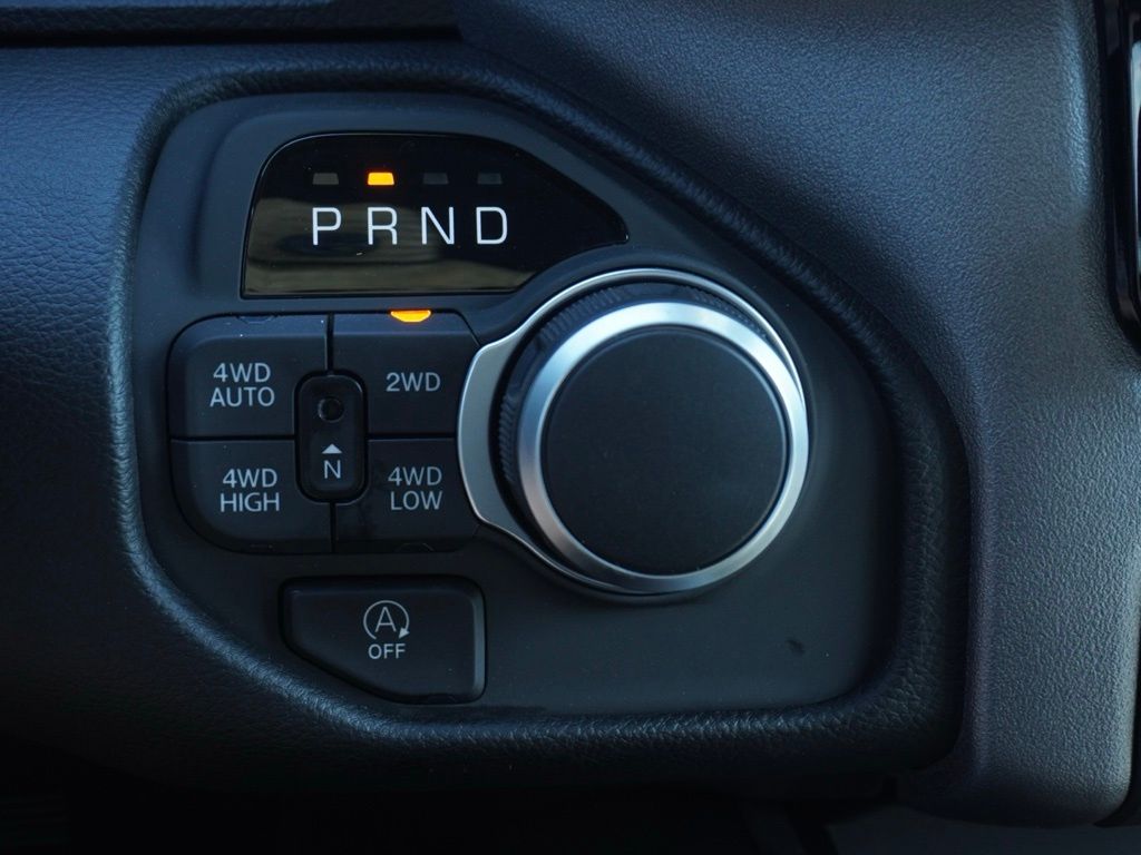 New 2026 Granite Crystal Metallic Clear-Coat Exterior Paint RAM Big Horn Sport Appearance Edition image 18