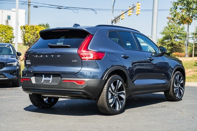 2026 Volvo XC40 photo 2
