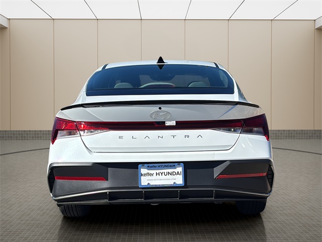 2025 Hyundai Elantra SEL Sport photo 4