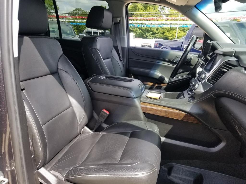 2017 Chevrolet Suburban LT photo 24