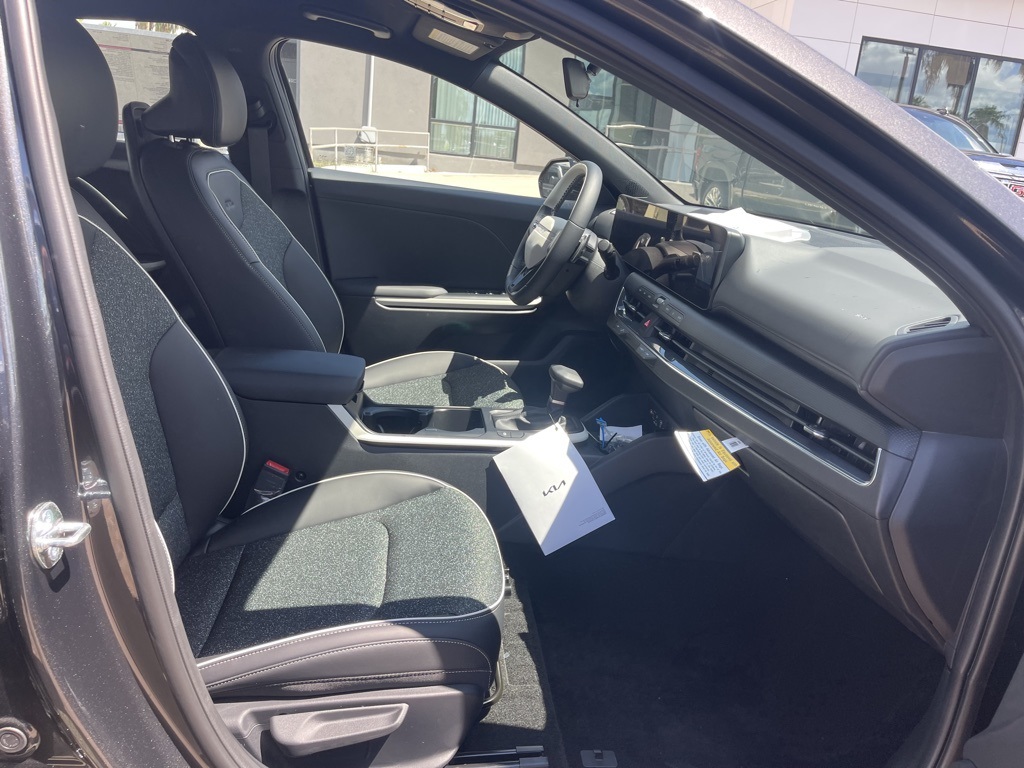 2025 Kia K4 GT-Line photo 12