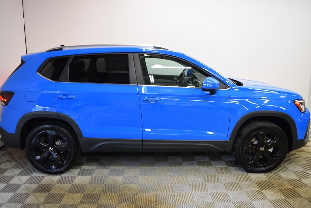 2025 Volkswagen Taos SEL photo 2