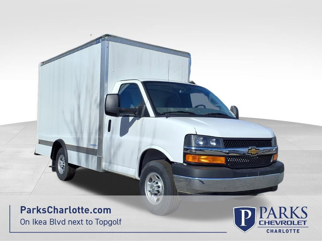 2024 Chevrolet Express Cutaway Base's photo