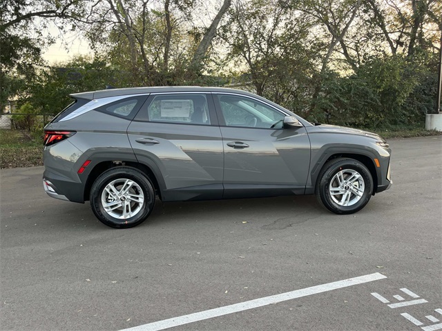 2026 Hyundai Tucson SE photo 2
