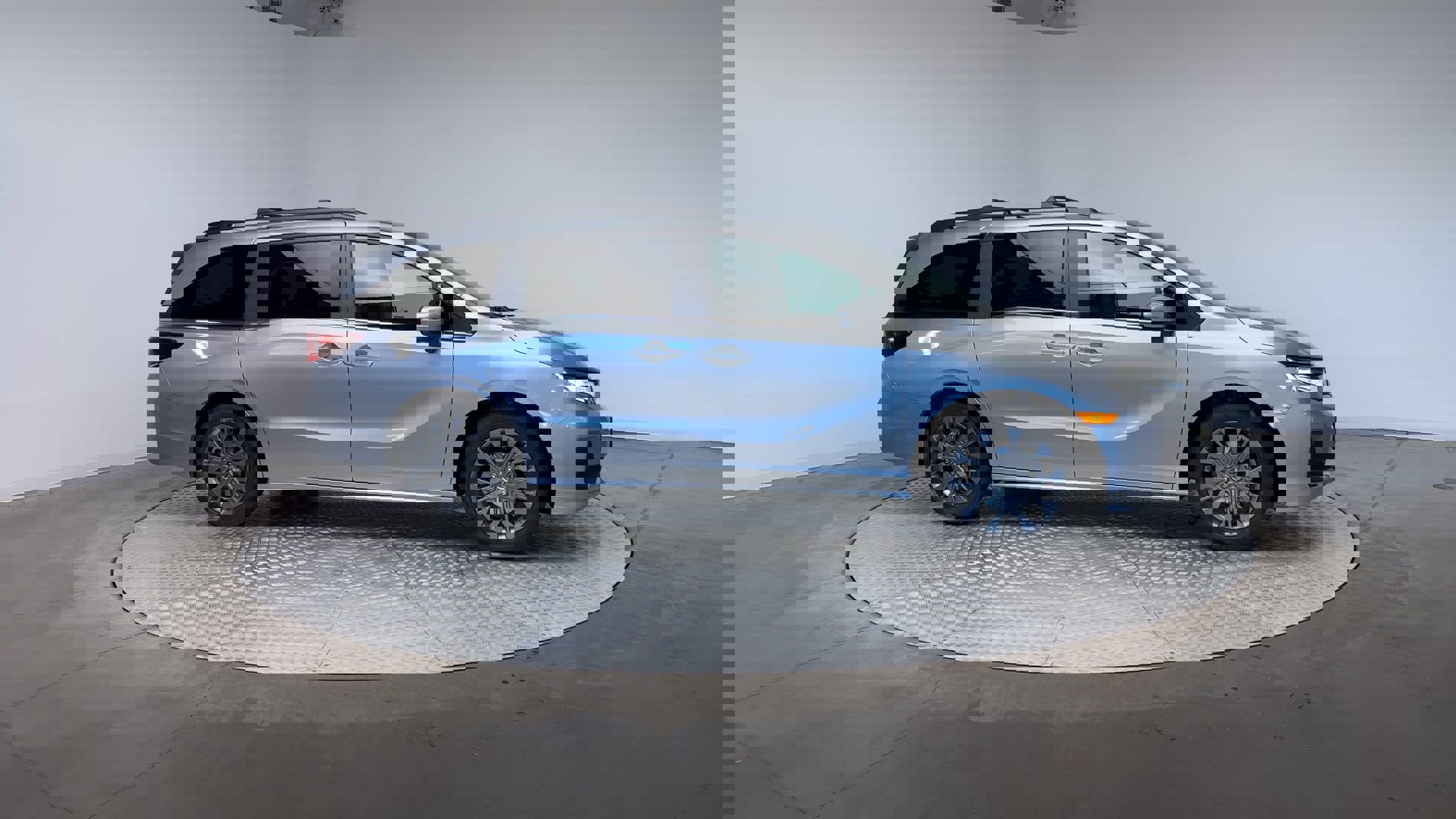 2026 Honda Odyssey Touring photo 4