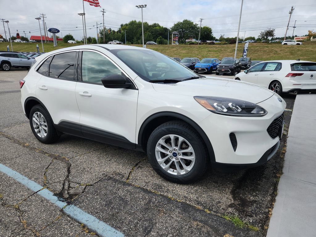 2022 Ford Escape SE's photo