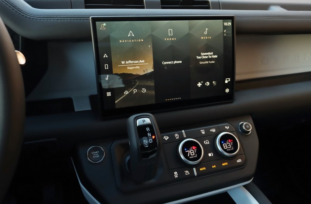 2025 Land Rover Defender 110 S photo 16