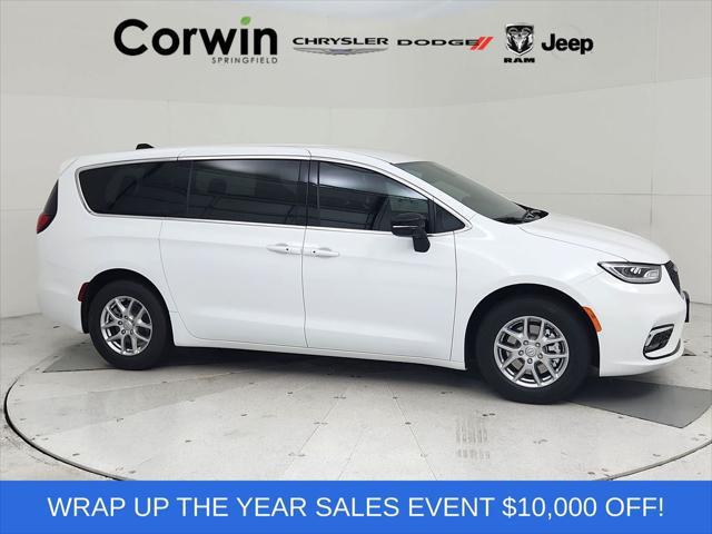 2026 Chrysler Pacifica Select's photo