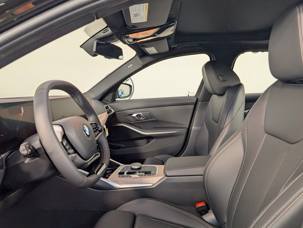 2025 Bmw 330i xDrive Sedan photo 2