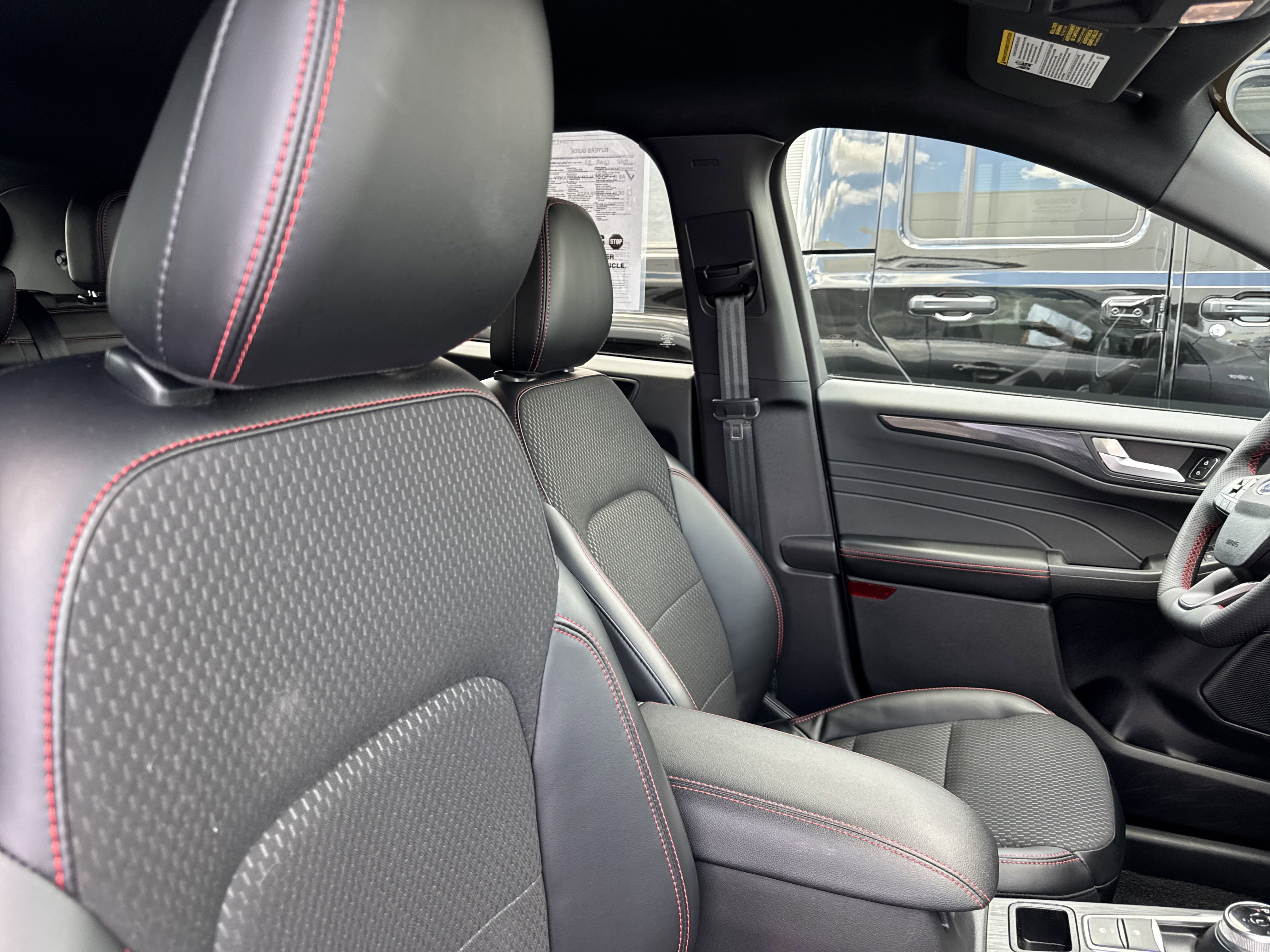 2023 Ford Escape ST-Line photo 6