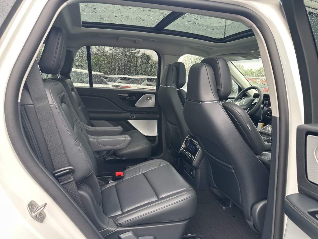 2025 Lincoln Aviator Reserve photo 2