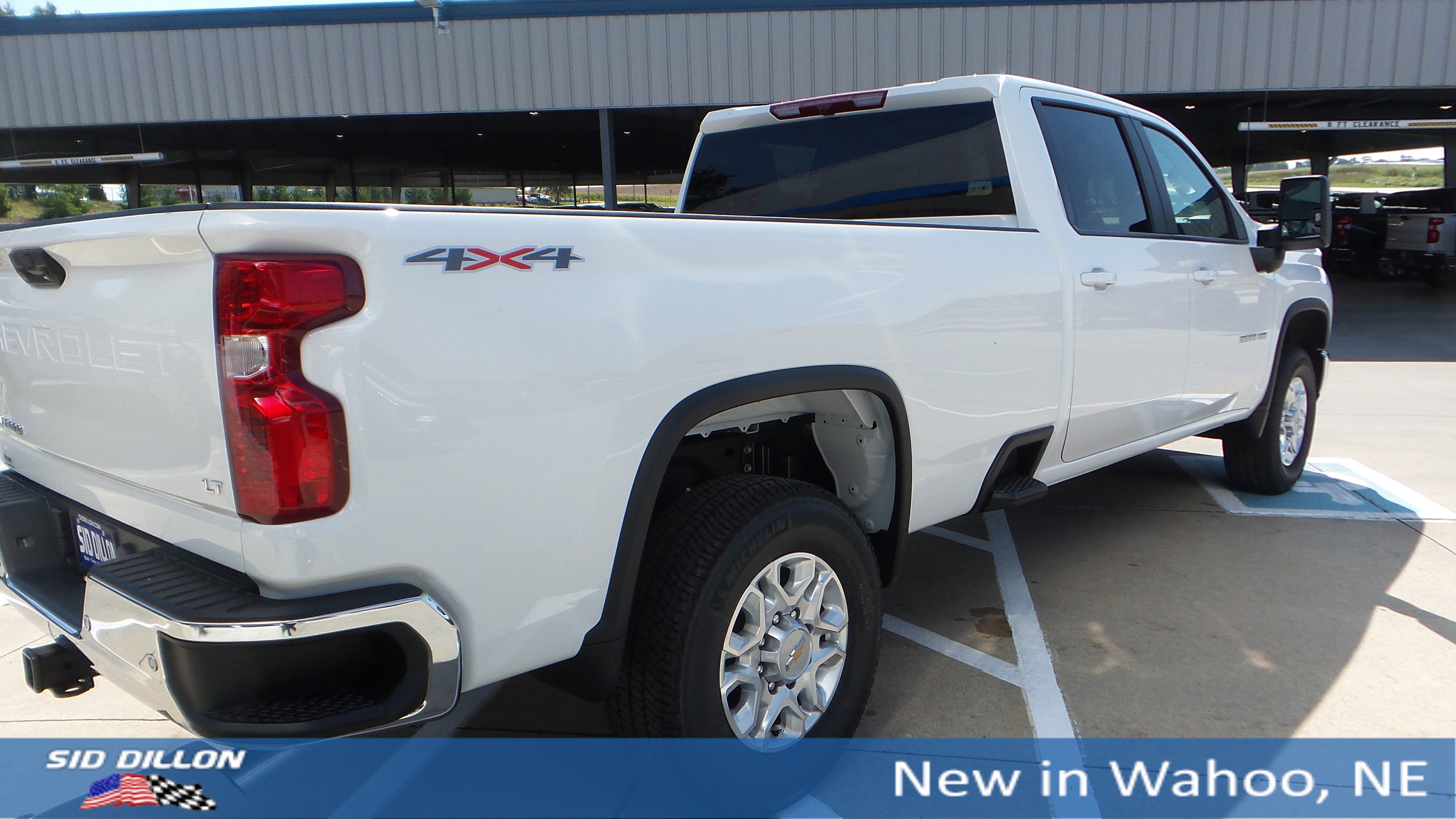 2025 Chevrolet Silverado LT photo 4