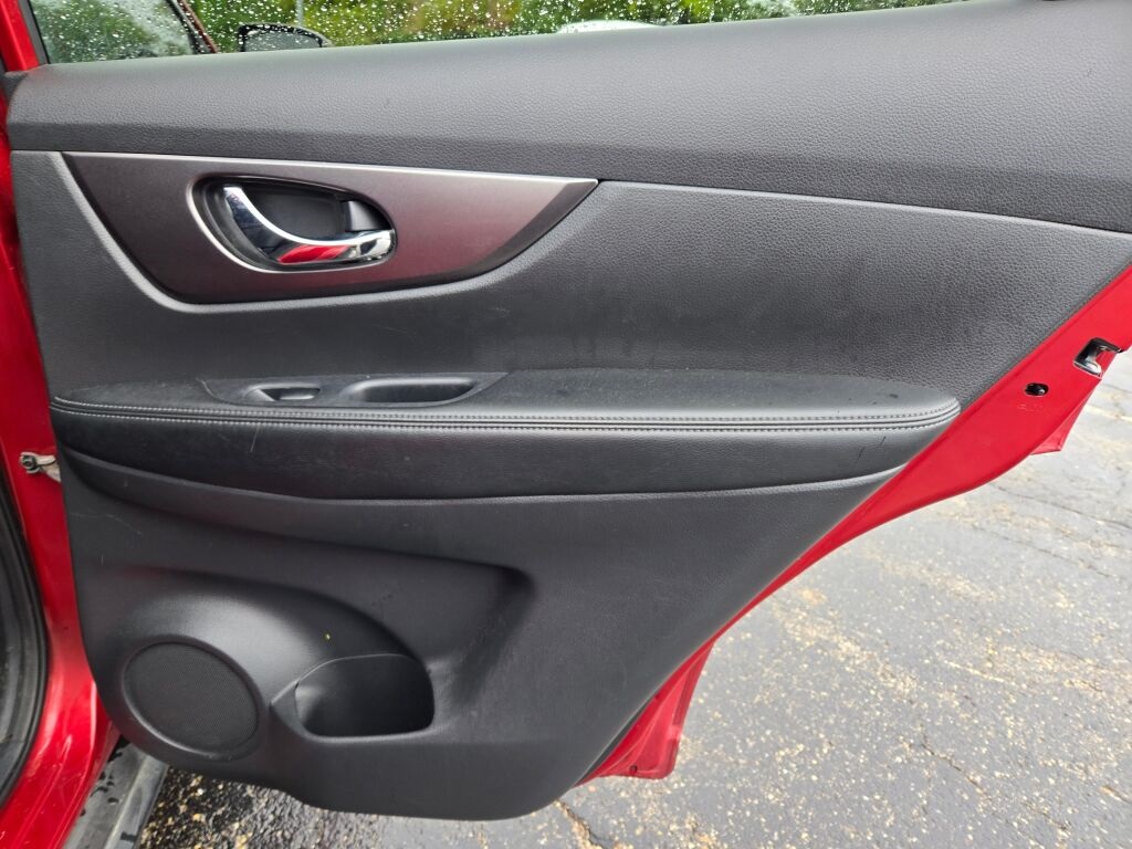 2016 Nissan Rogue SV photo 8
