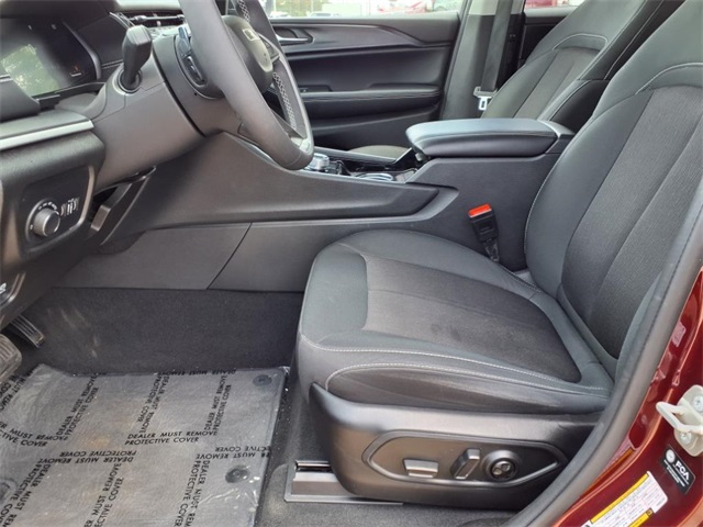 2023 Jeep Grand Cherokee Laredo photo 3