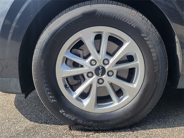 2024 Kia Carnival LX photo 9