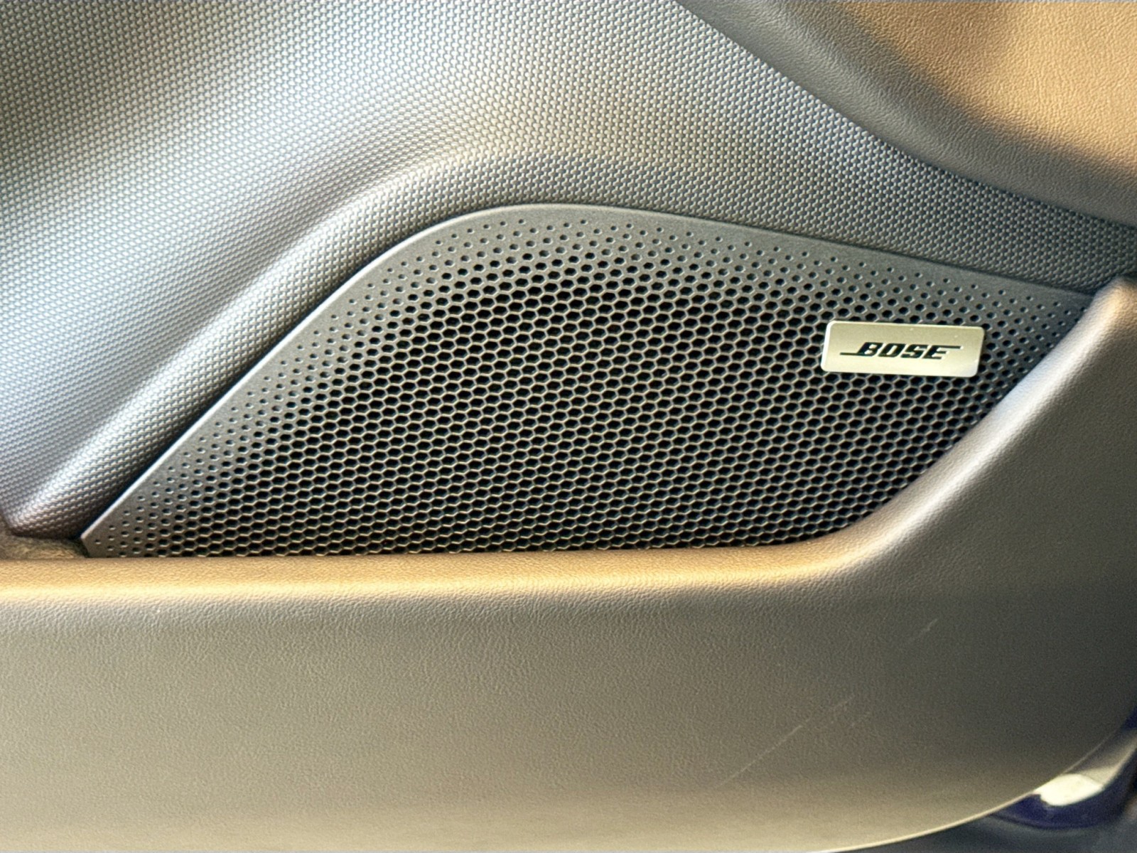 2025 Porsche Taycan 4 photo 12