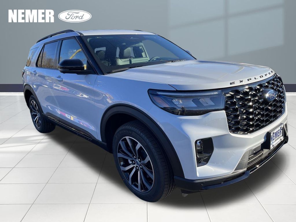 2026 Ford Explorer ST-LINE's photo