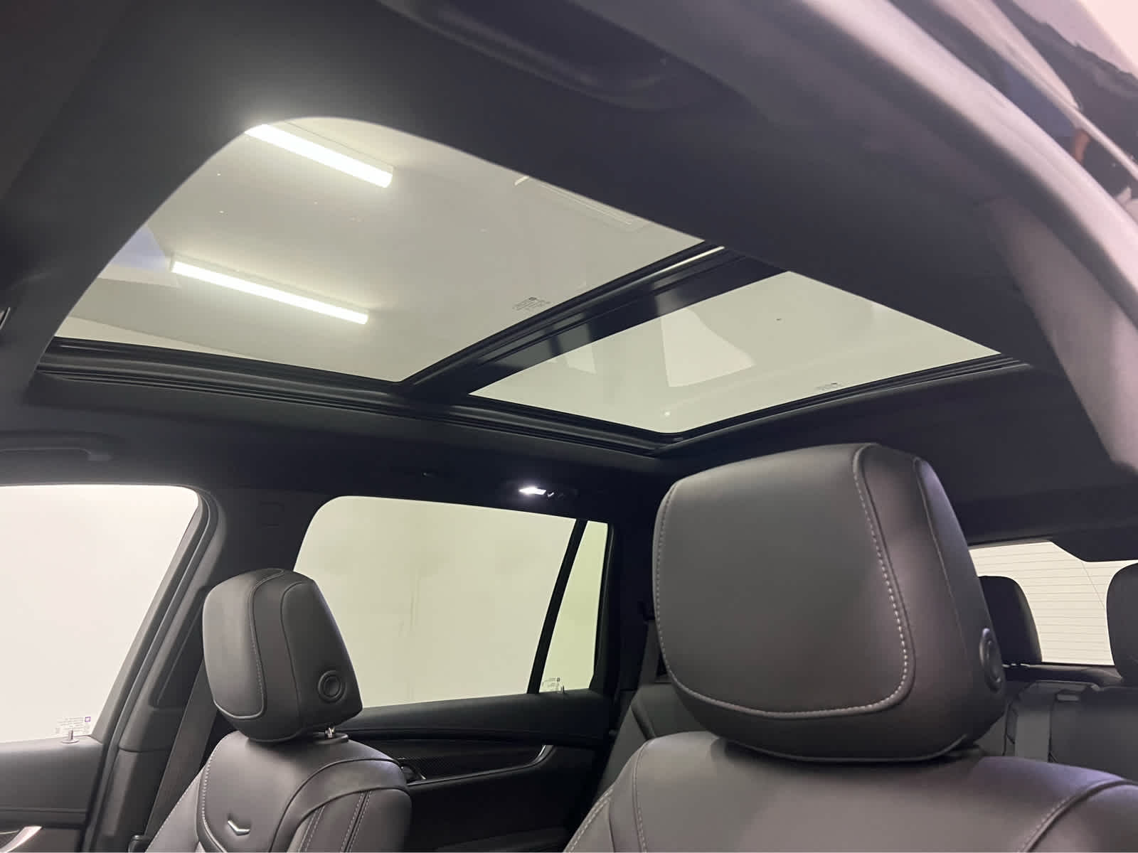 2022 Cadillac XT6 Sport photo 2