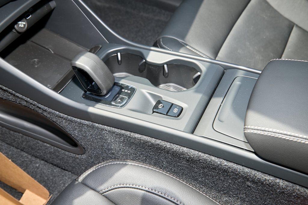 2026 VOLVO XC40 - Image 13