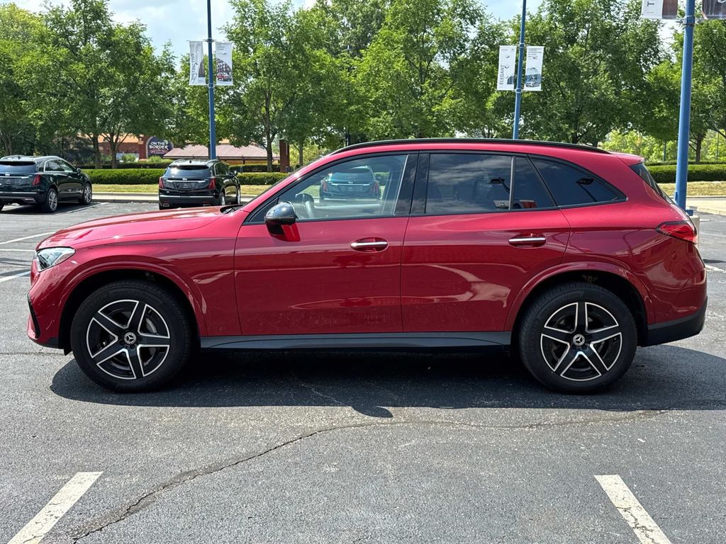 2024 Mercedes Benz GLC 300 4MATIC photo 3