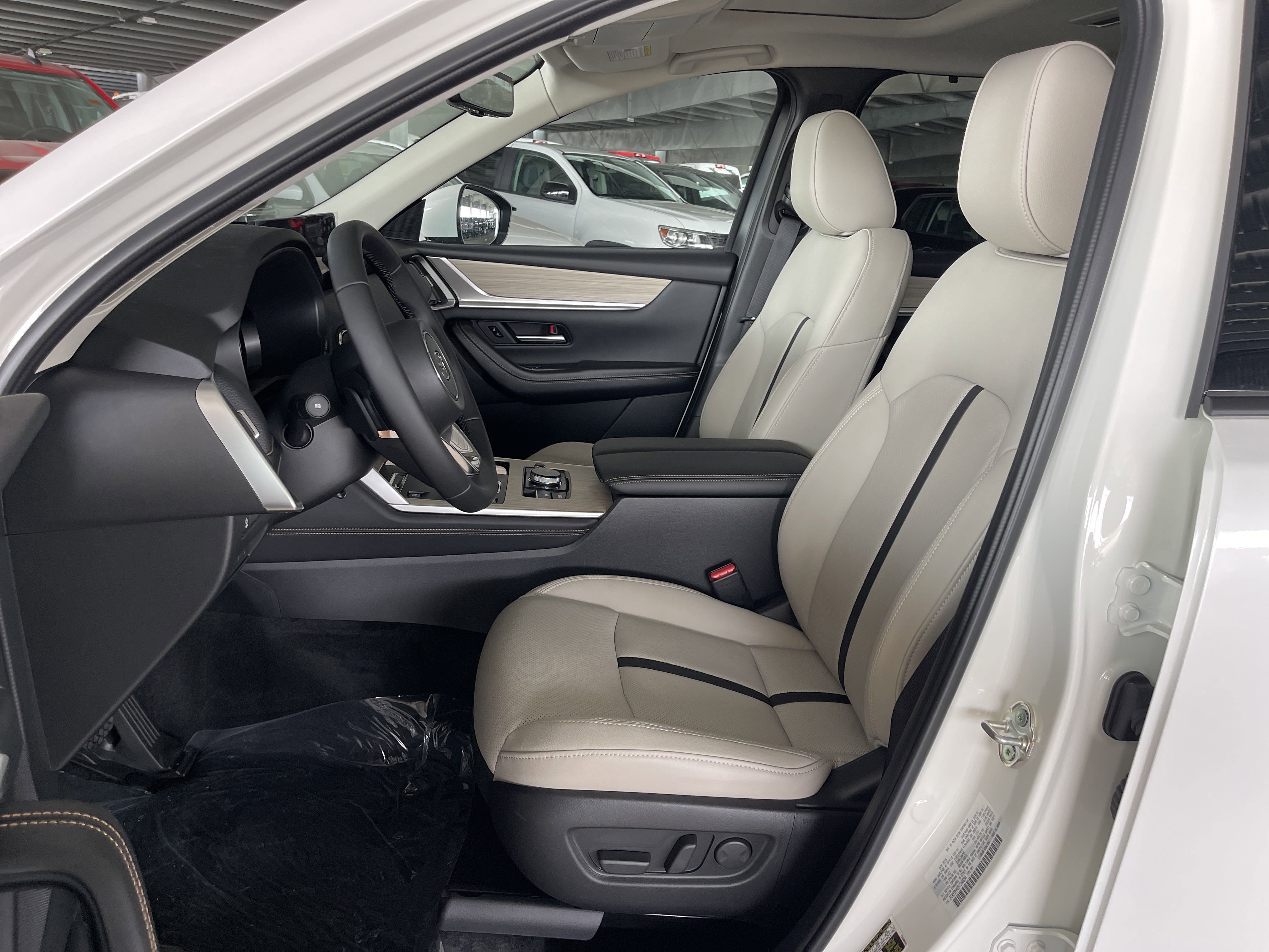 2025 Mazda CX-90 Plug-in Hybrid Preferred photo 3