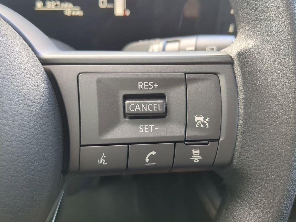 2025 Nissan Kicks SV photo 19