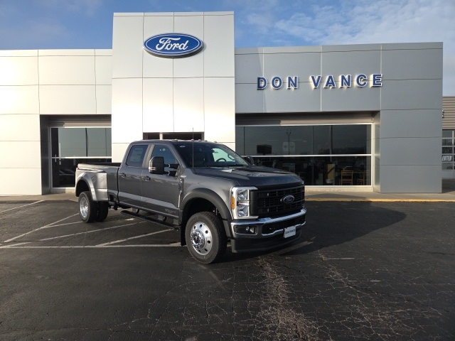 2026 Ford F-450 Super Duty XL's photo